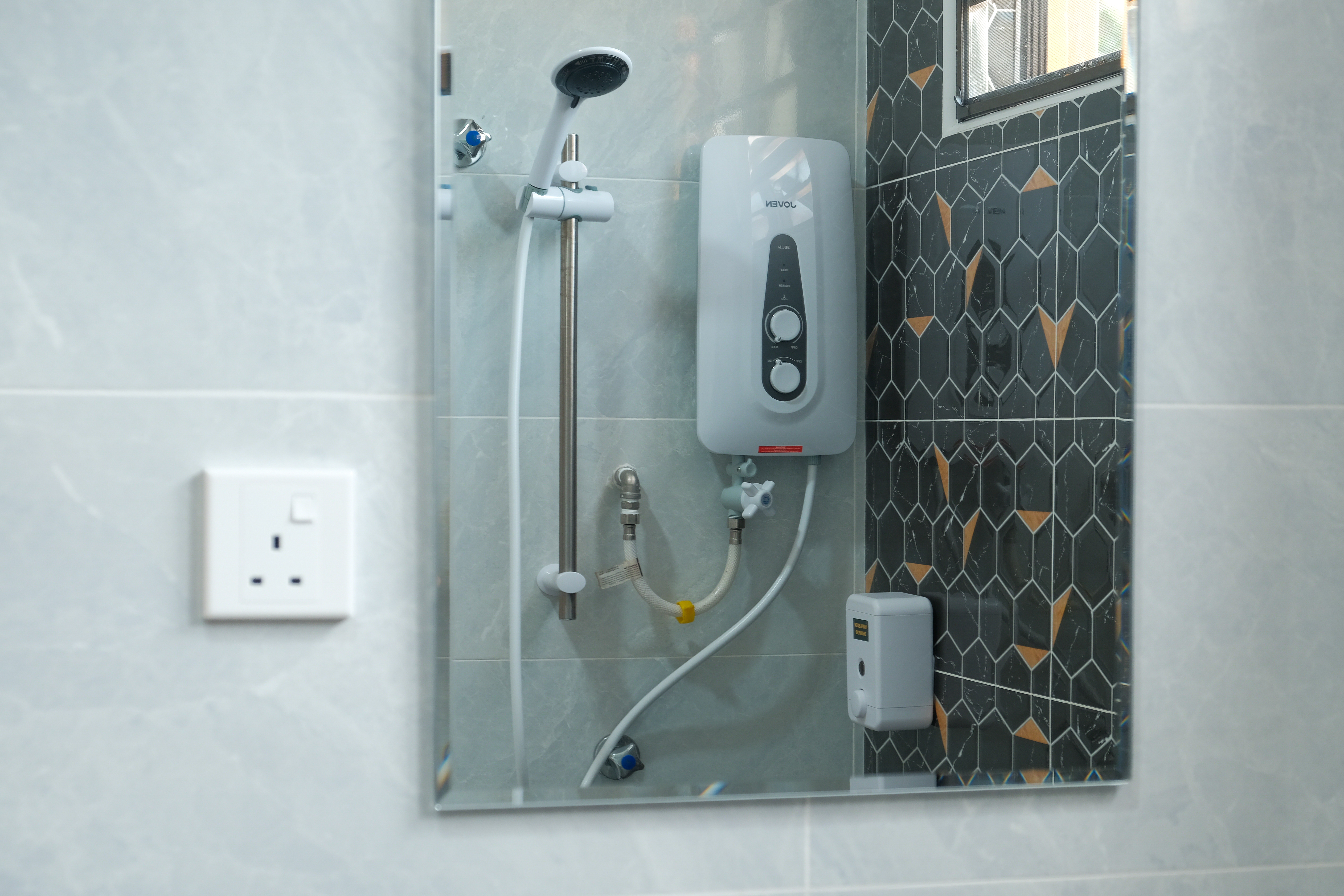 Second bathroom with garden view