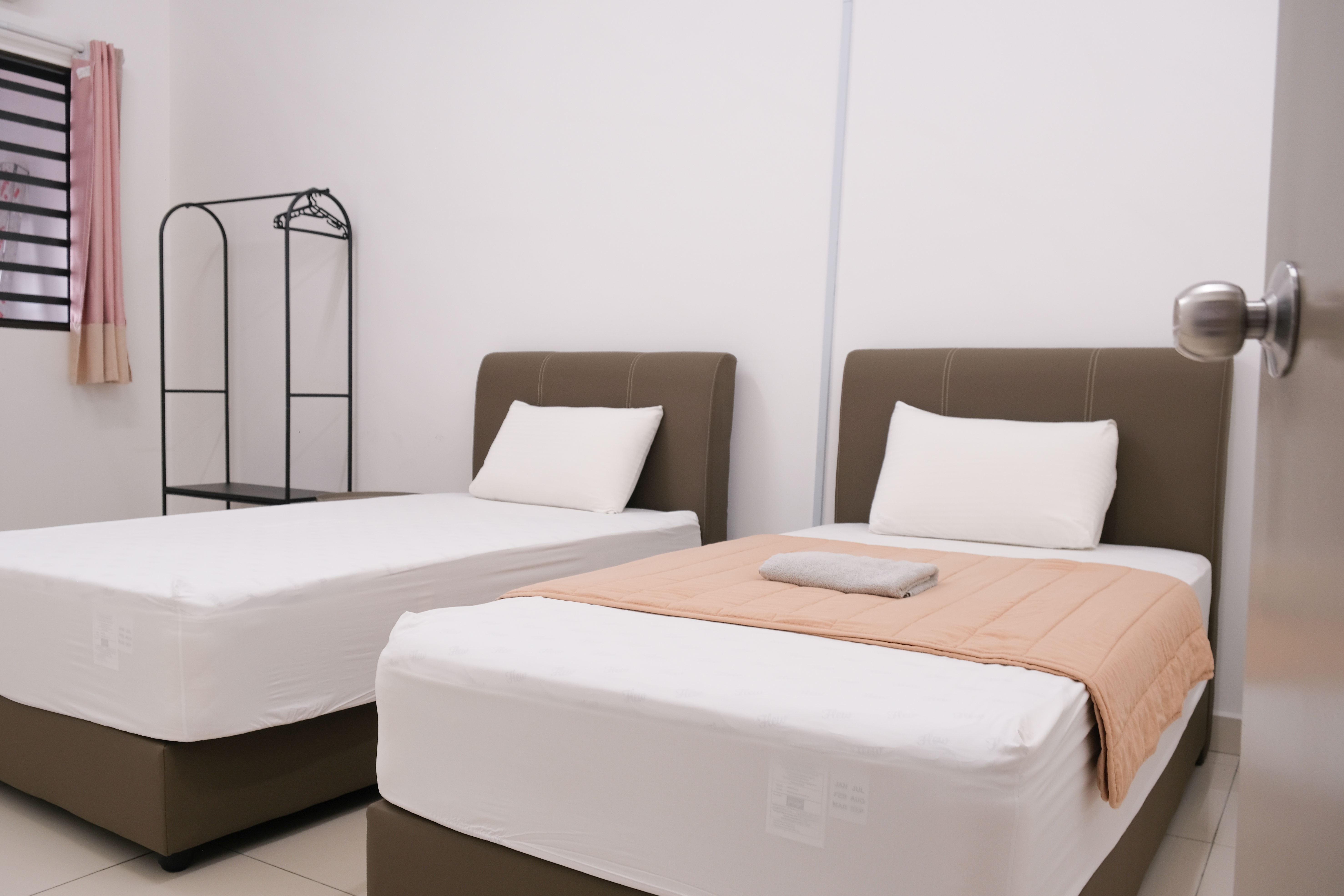 Bedroom with green wall