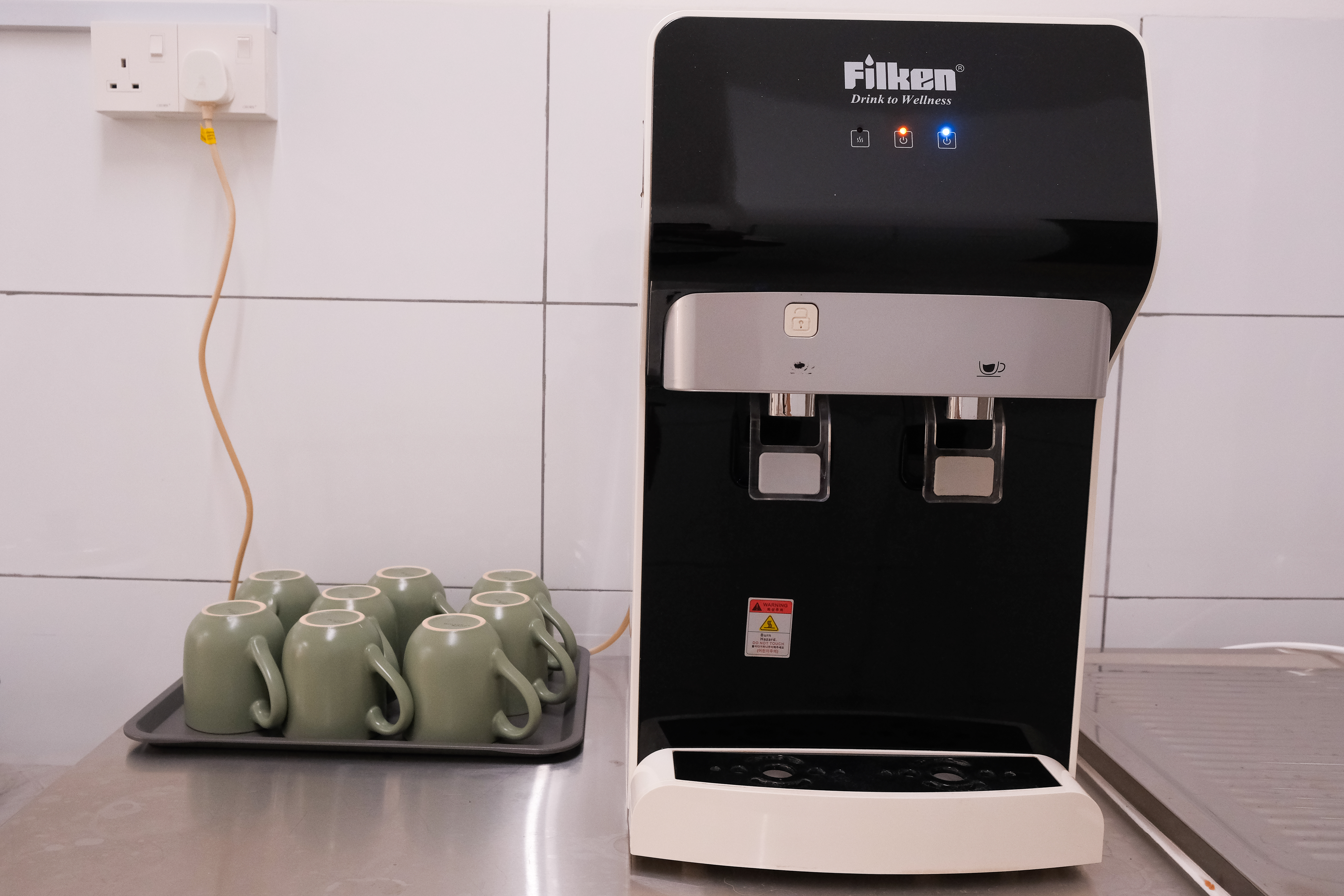 Kitchenette with green wall