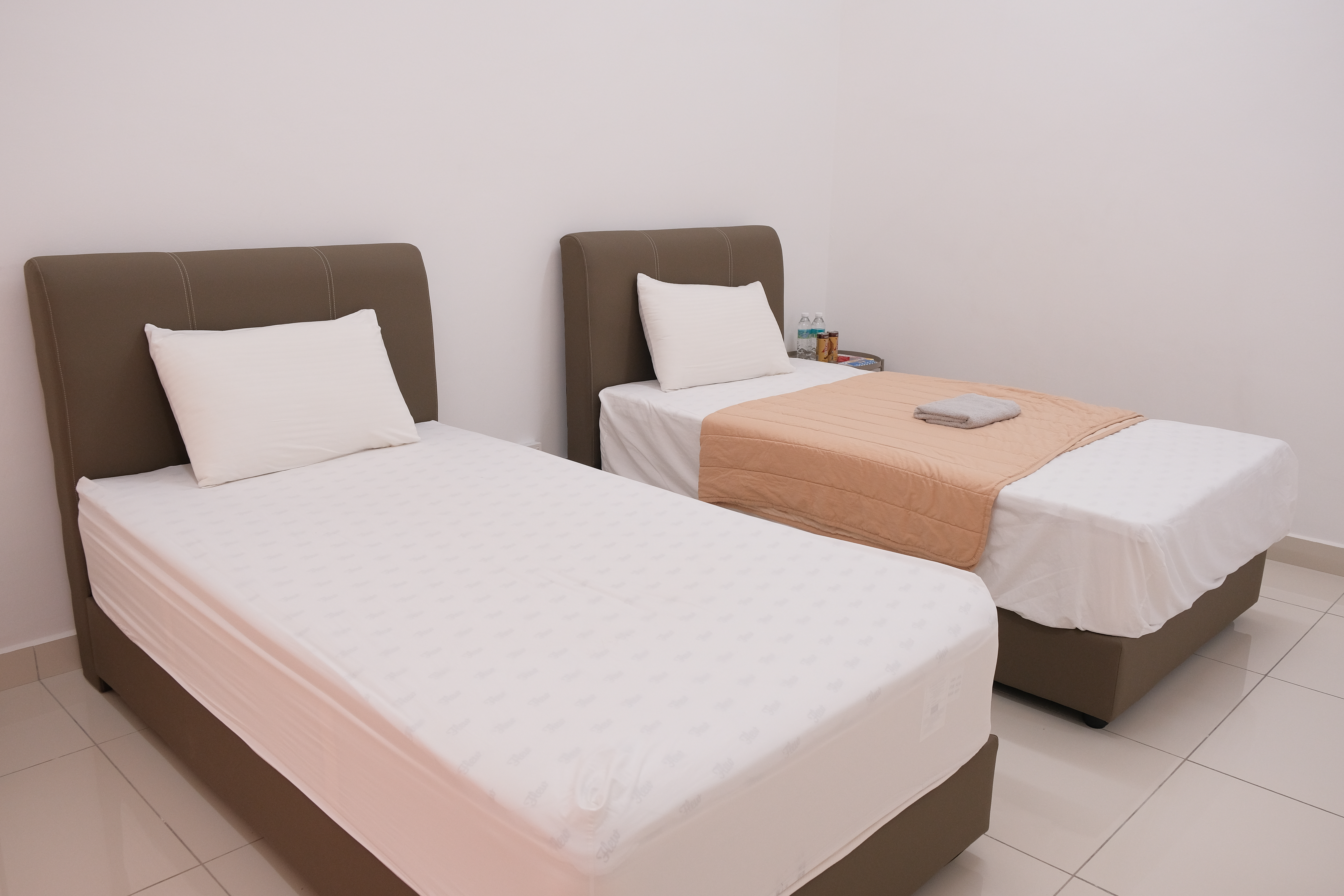 Bedroom with green wall